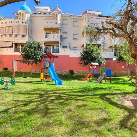 Апартаменти Lovely Penthouse In Pacos