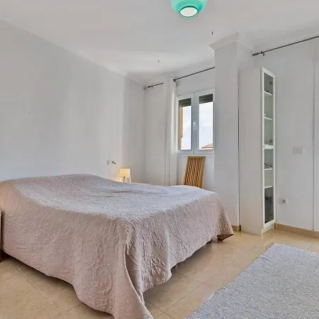 Lovely Penthouse In Pacos דירה *